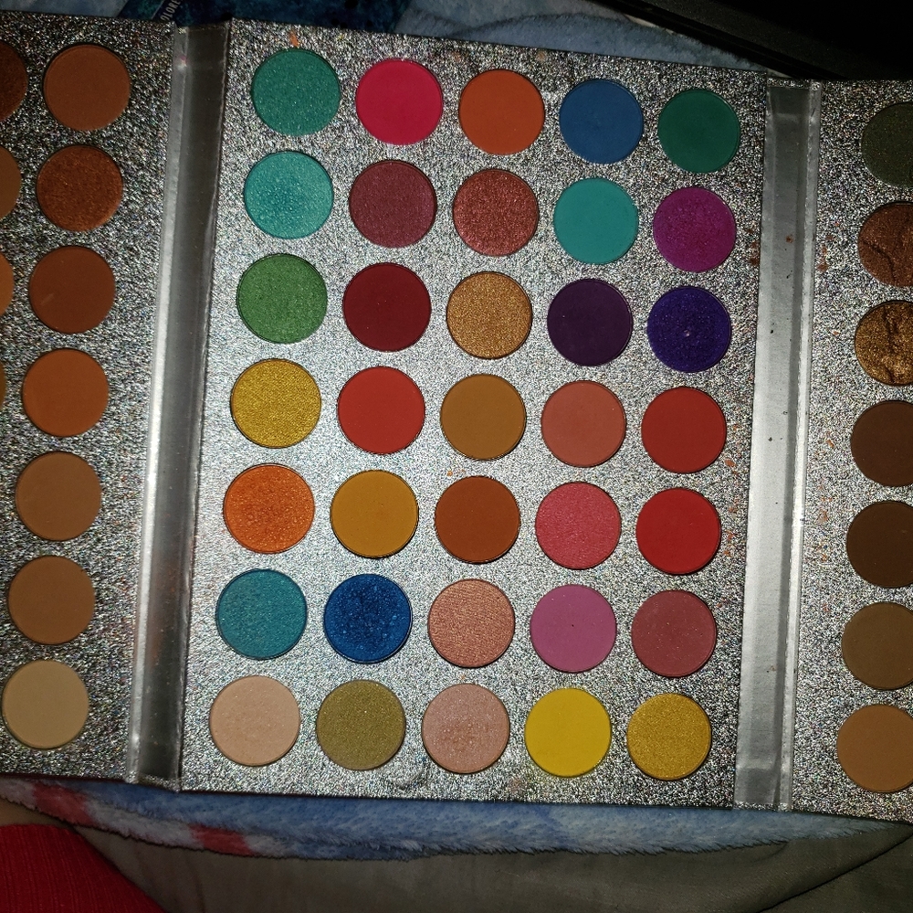 Eyeshadow pallete